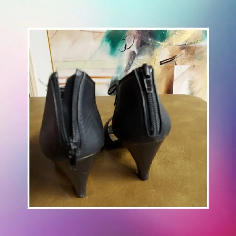 attention black shoe
